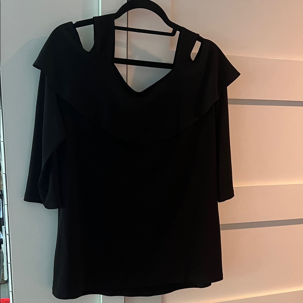CLARA SUNWOO Elegant Black Cutout Top